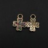 Componente Pendente Di Bronzo Con Zirconi Multicolor Pavè Quadrifoglio Con Un Anellino 12x16mm Dorato 1pz