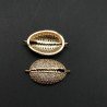 Componente Connettore Di Bronzo Con Zirconi Incastonati Conchiglia Con 2 Anellini 12x21mm-Dorato 1pz