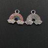 Componente Pendente Di Bronzo Con Zirconi Multicolor Pavè Arcobaleno Con Nuvole 17x19mm Rodiato 1pz
