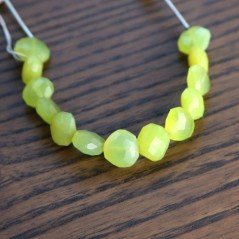 Calcedonio Limone Perline Forma Cuore Piatto Sfaccettato a Mano Foro Passante 10-15mm