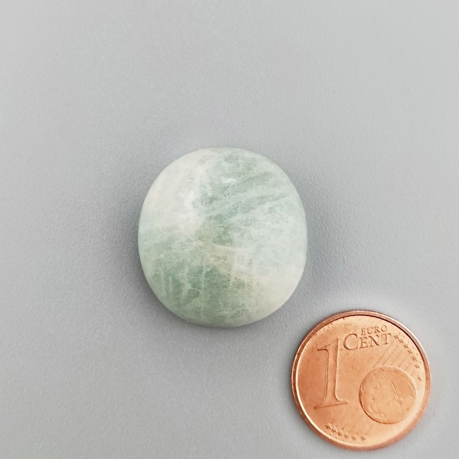 Amazzonite Brasiliana Naturale Forma Tondo Piatto Cabochon Liscio Fatto a Mano 21X20X9mm 28,05 Carati 1pz