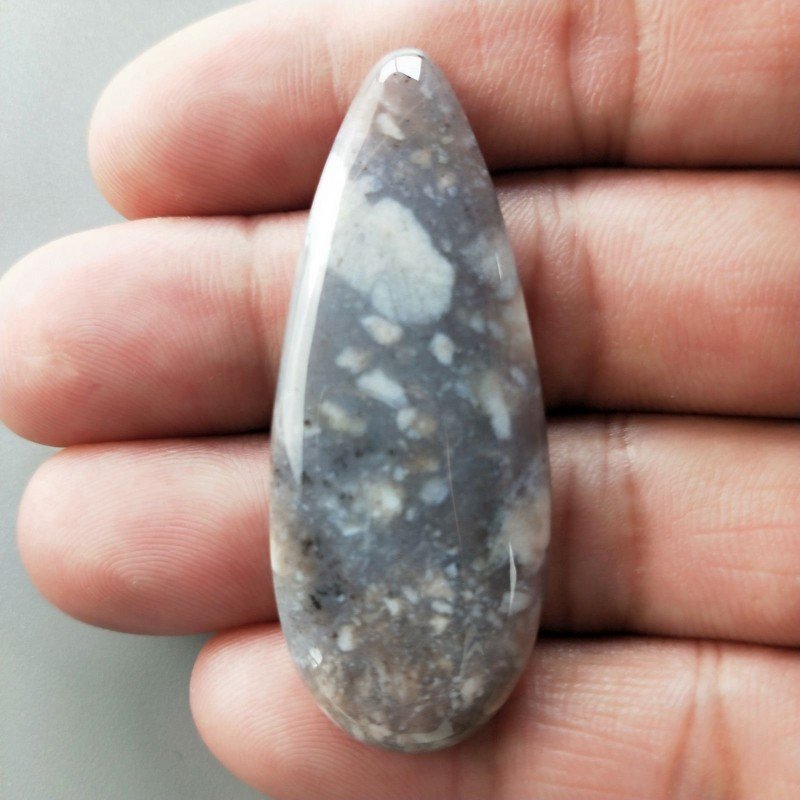 Agata Fossile Grigio Naturale Forma Goccia Piatto Cabochon Liscio Fatto a Mano 51X20X5mm 8,52gm 1pz