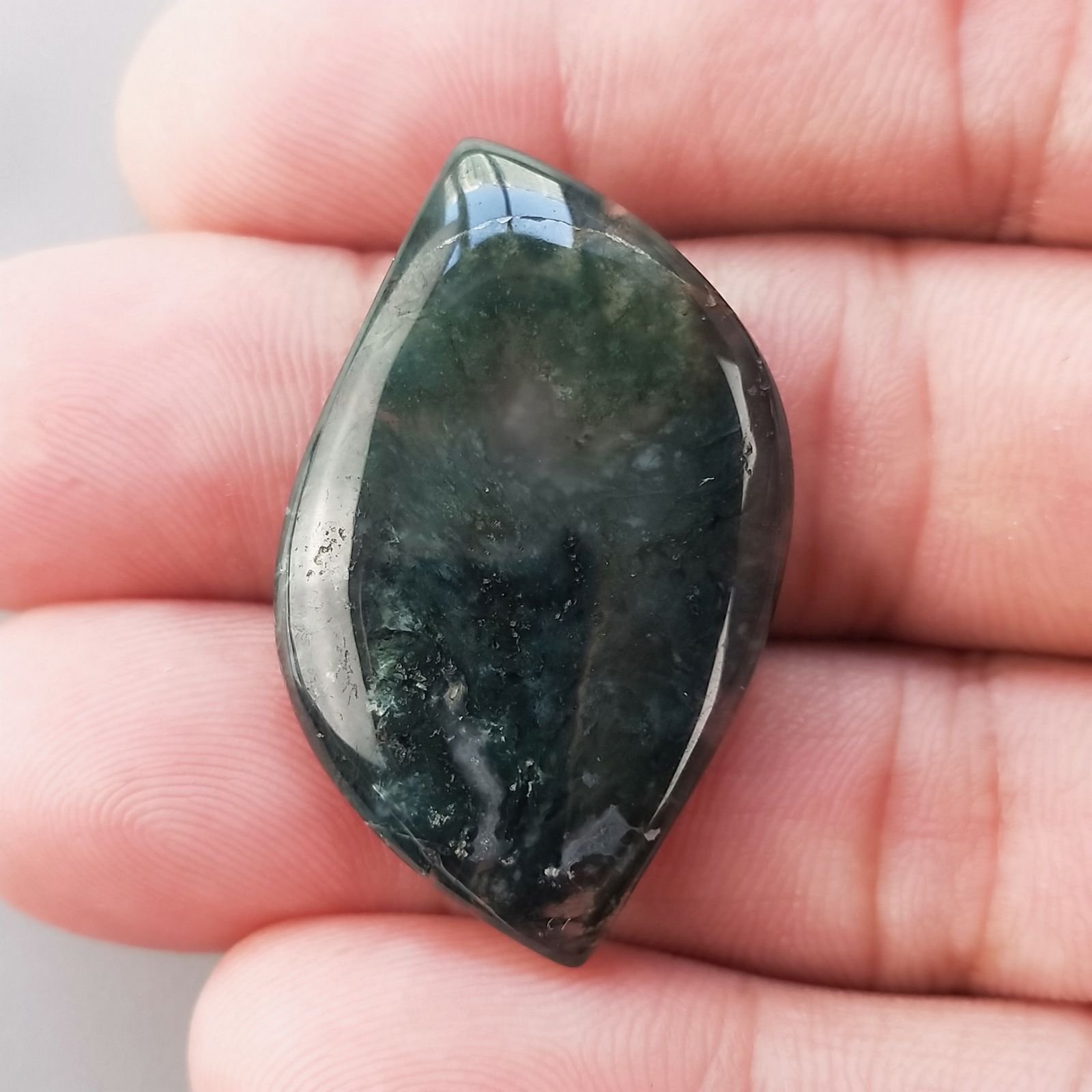 Agata Muschiata Naturale Forma Fantasia Piatto Cabochon Liscio Fatto a Mano 36X22X5mm 6,34gm 1pz
