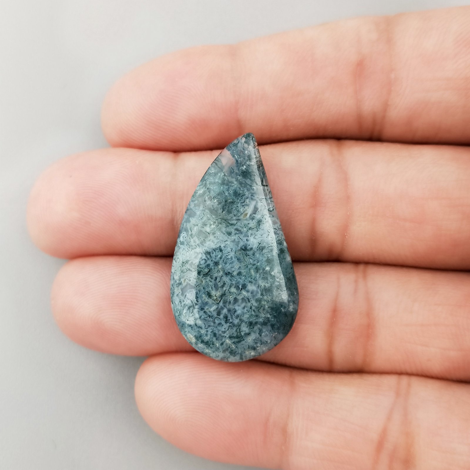 Agata Muschiata Naturale Forma Goccia Piatto Cabochon Liscio Fatto a Mano 33X18X4mm 3,96gm 1pz
