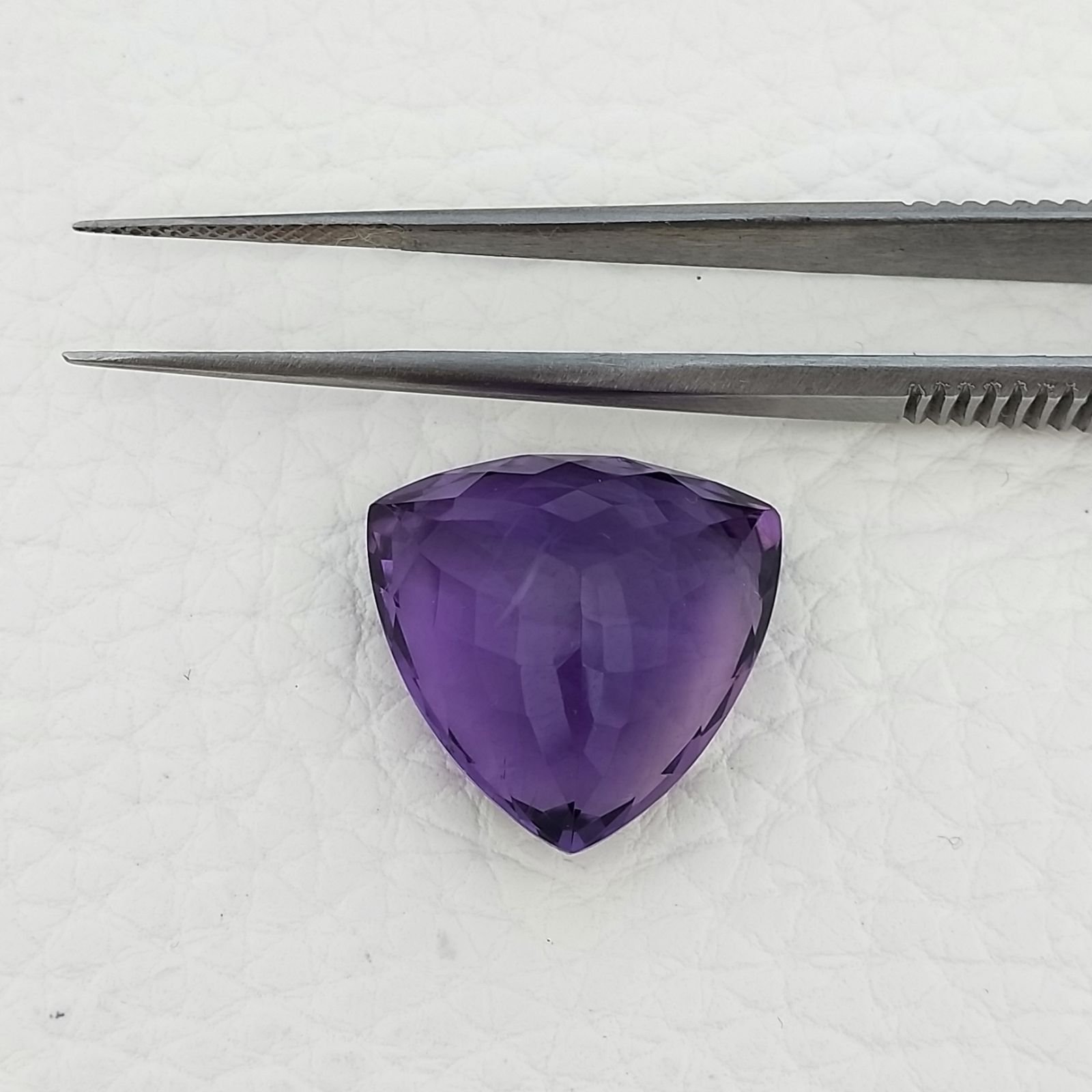 Ametista Naturale Taglio Trillion Sfaccettata Fatto a Mano Gemma Sciolta 19X19X11mm 22,40 Carati 1pz