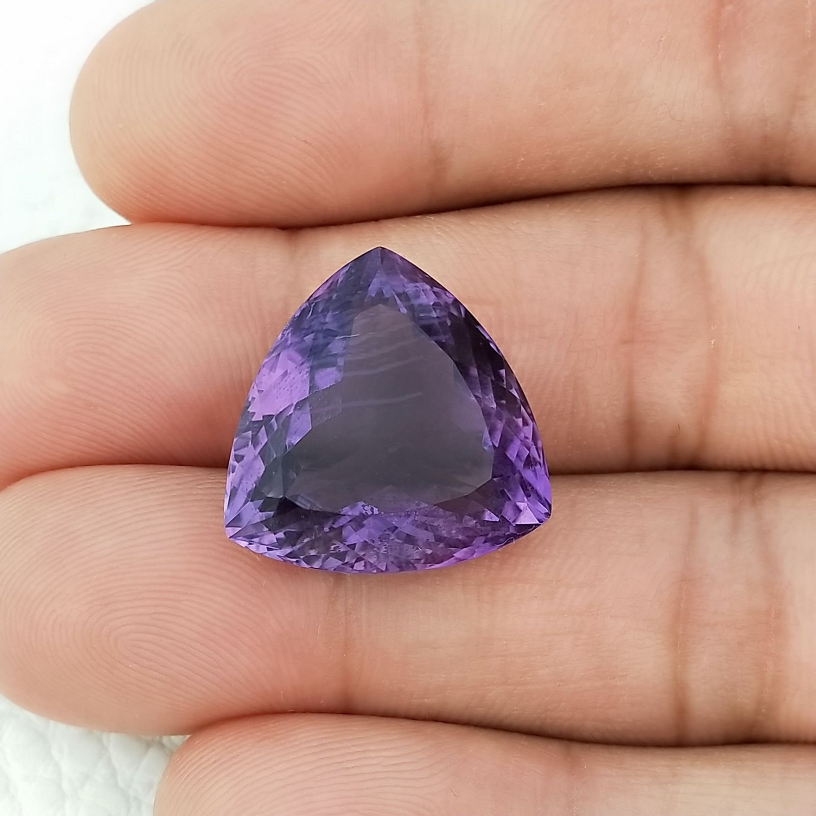 Ametista Naturale Taglio Trillion Sfaccettata Fatto a Mano Gemma Sciolta 19X19X11mm 22,40 Carati 1pz