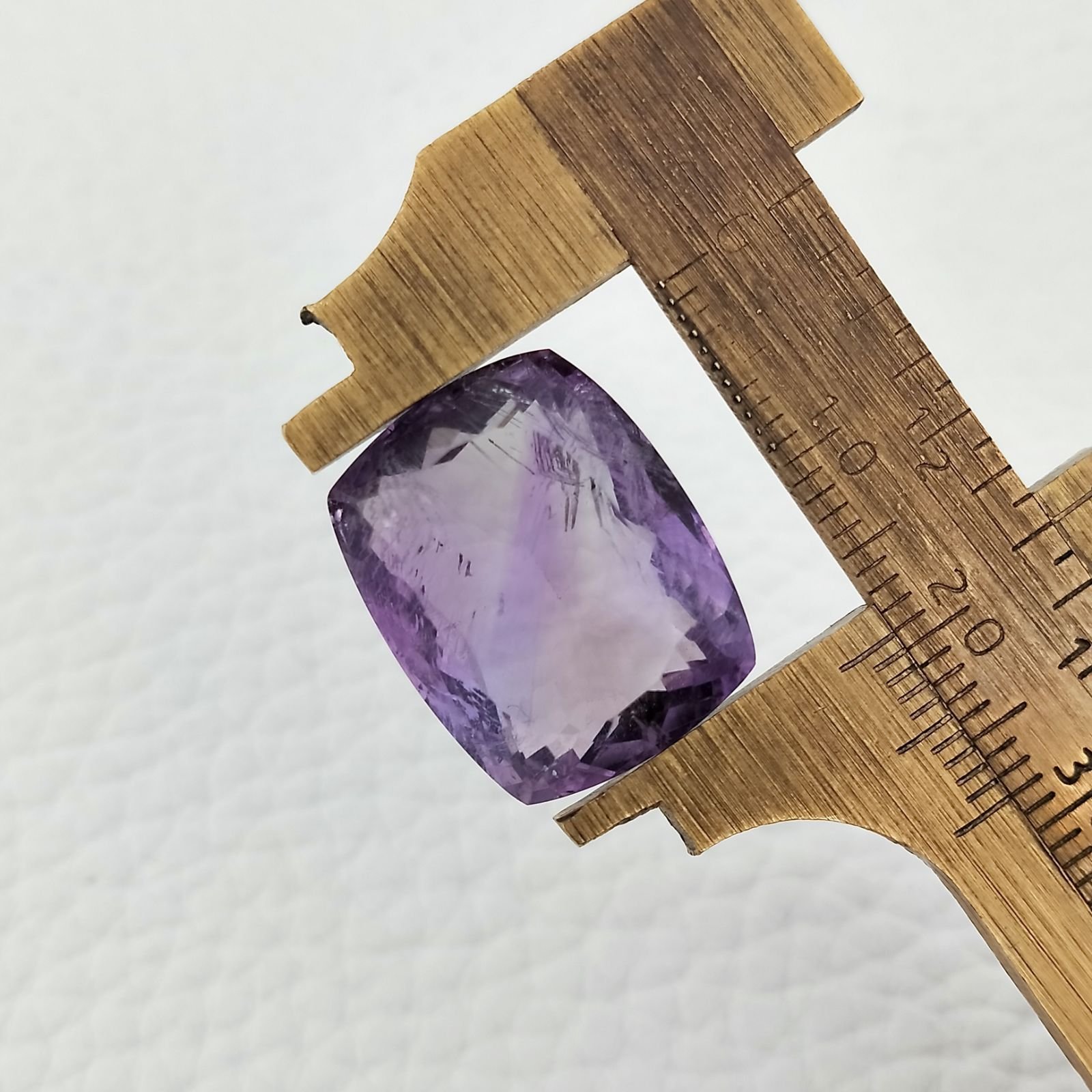 Ametista Naturale Taglio Cuscino Sfaccettata Fatto a Mano Gemma Sciolta 15x19X10mm 23,30 Carati 1pz