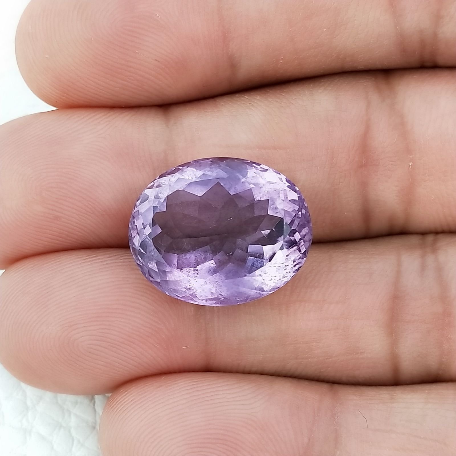 Ametista Naturale Taglio Ovale Sfaccettata Fatto a Mano Gemma Sciolta 15X18X10,8mm 18,45 Carati 1pz