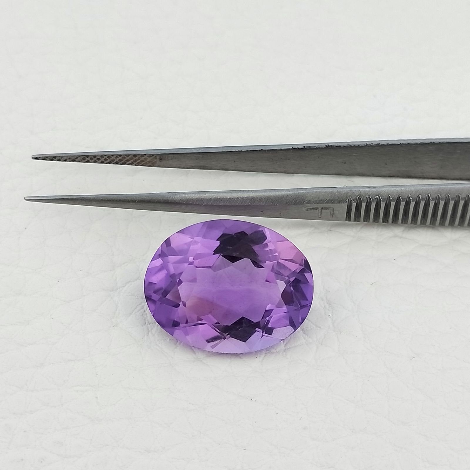 Ametista Naturale Taglio Ovale Sfaccettata Fatto a Mano Gemma Sciolta 15X19X9mm 15,25 Carati 1pz