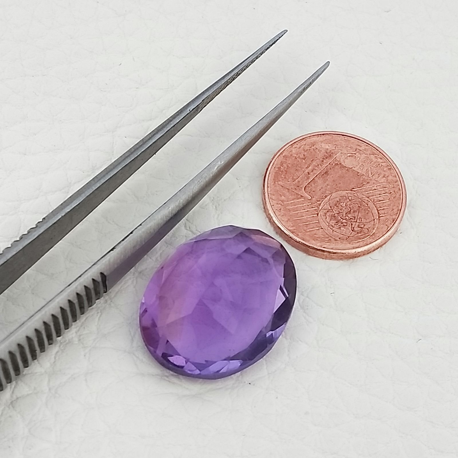 Ametista Naturale Taglio Ovale Sfaccettata Fatto a Mano Gemma Sciolta 15X19X9mm 15,25 Carati 1pz