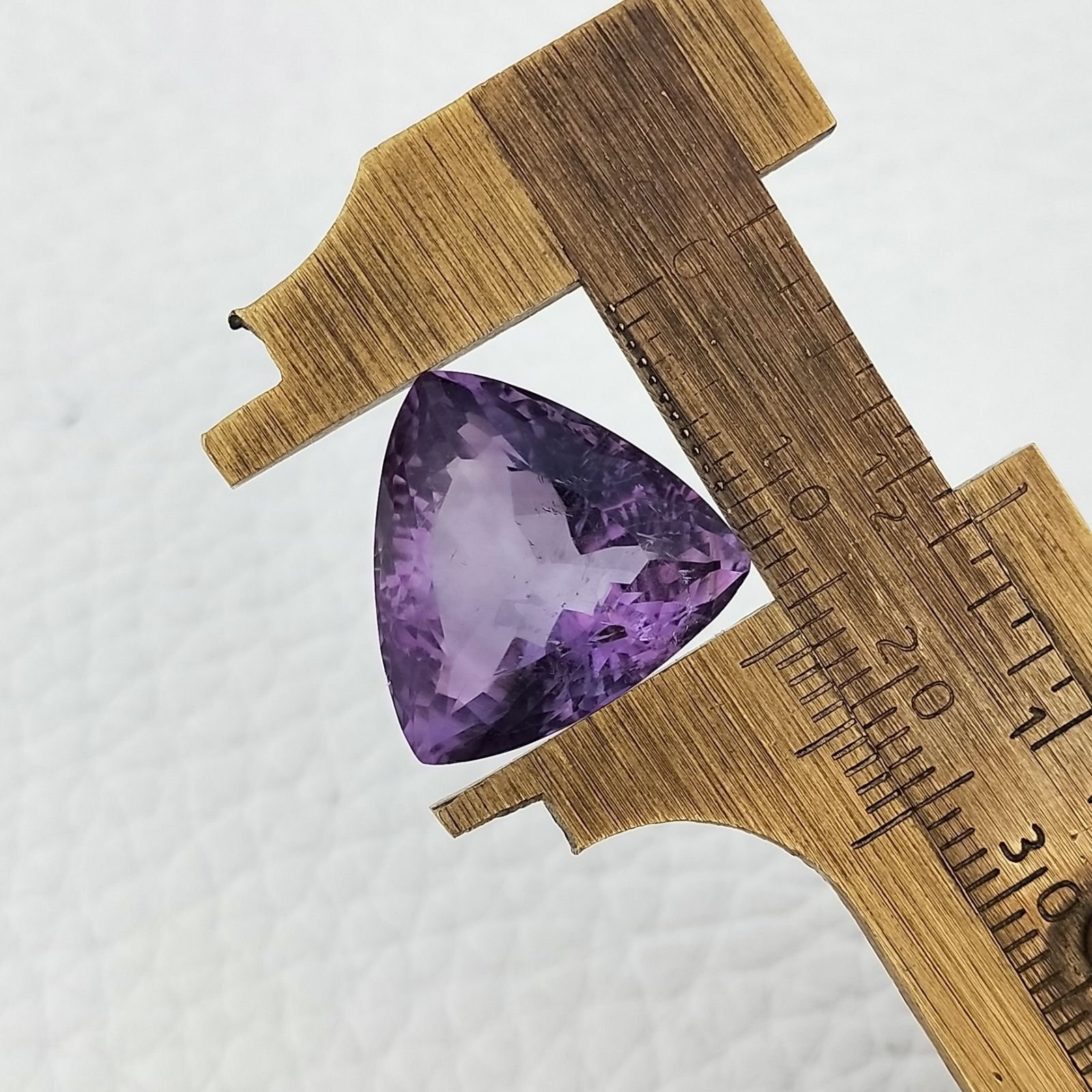 Ametista Naturale Taglio Trillion Sfaccettata Fatto a Mano Gemma Sciolta 16X16X10mm 13,50 Carati 1pz