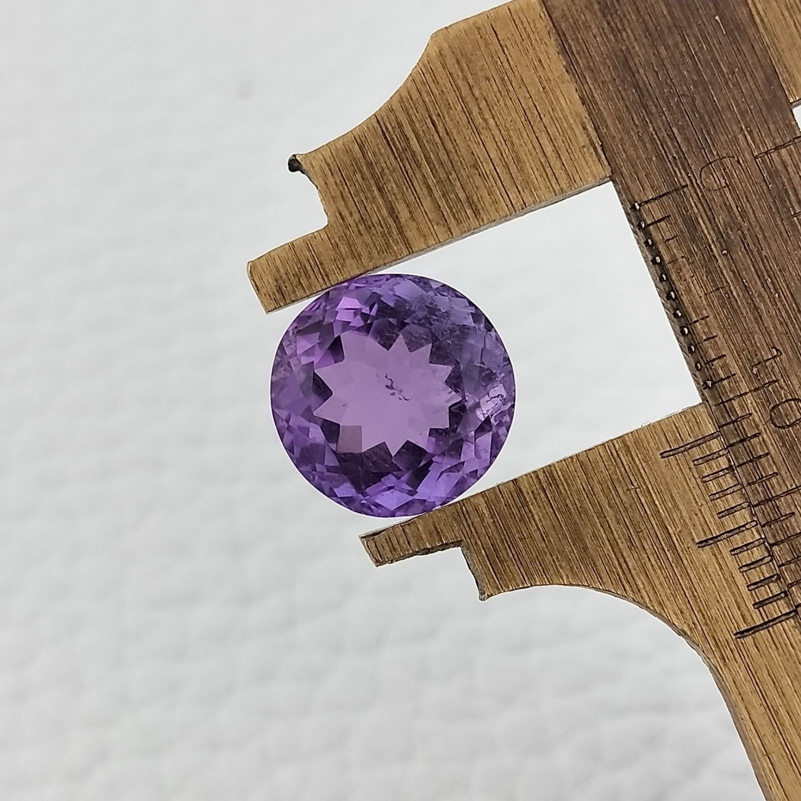 Ametista Naturale Taglio Tondo Sfaccettata Fatto a Mano Gemma Sciolta 11,5X7,6mm 5,65 Carati 1pz