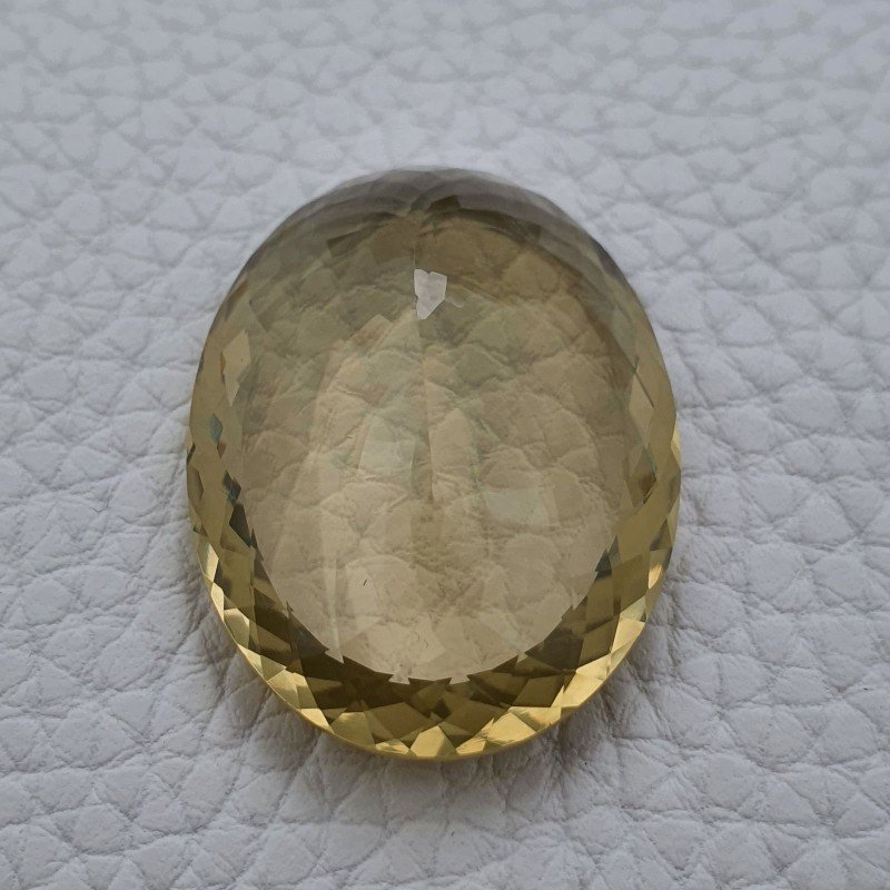 Quarzo Limone Naturale Taglio Ovale Sfaccettato a Mano Gemma Sciolta 32x25x13mm 64,25 Carati 1pz