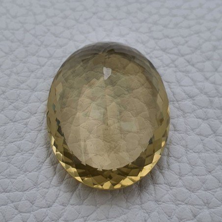 Quarzo Limone Naturale Taglio Ovale Sfaccettato a Mano Gemma Sciolta 32x25x13mm 64,25 Carati 1pz