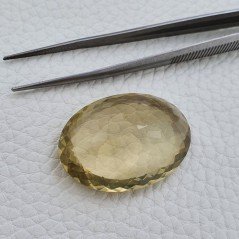 Quarzo Limone Naturale Taglio Ovale Sfaccettato a Mano Gemma Sciolta 32x25x13mm 64,25 Carati 1pz