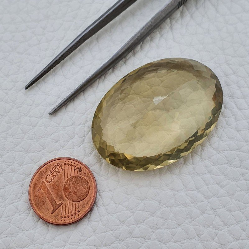 Quarzo Limone Naturale Taglio Ovale Sfaccettato a Mano Gemma Sciolta 32x25x13mm 64,25 Carati 1pz