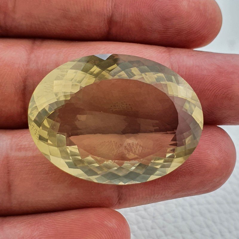 Quarzo Limone Naturale Taglio Ovale Sfaccettato a Mano Gemma Sciolta 32x25x13mm 64,25 Carati 1pz