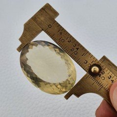 Quarzo Limone Naturale Taglio Ovale Sfaccettato a Mano Gemma Sciolta 32x25x13mm 64,25 Carati 1pz