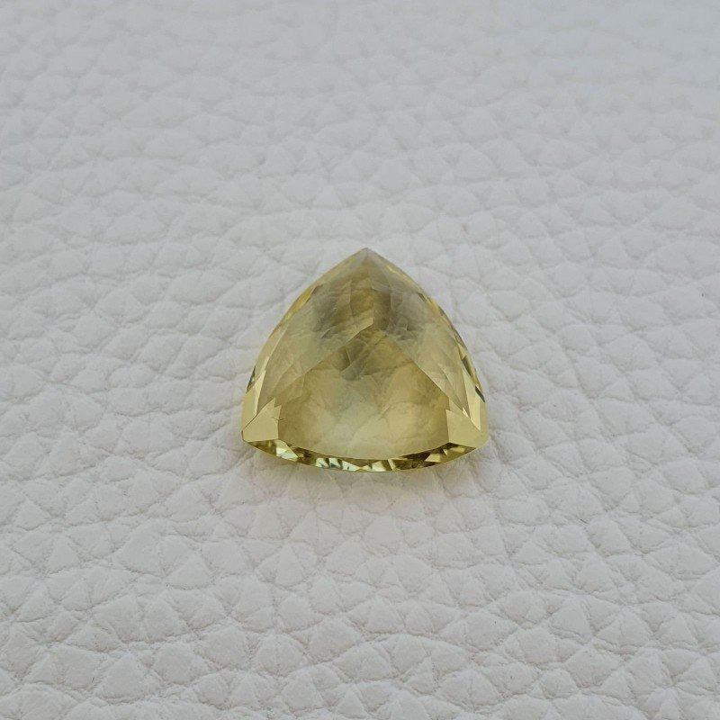 Gemma Sciolta di Quarzo Limone Naturale, Taglio Trillion Sfaccettato a Mano, 18,5x18,5x10,7 mm, 18,80 ct