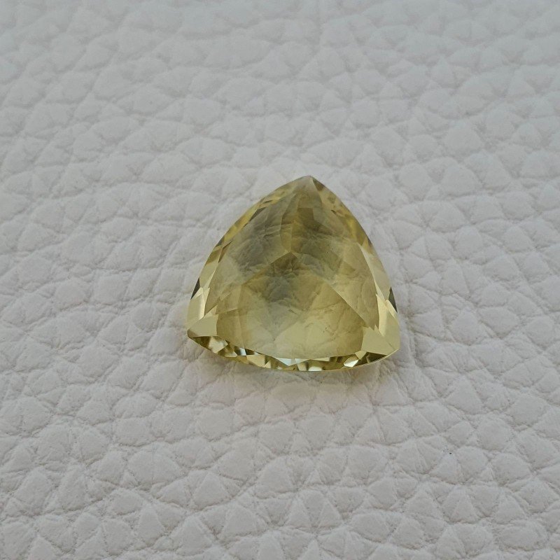 Quarzo Limone Naturale Taglio Trillion Sfaccettato a Mano Gemma Sciolta 17X17X9,6mm 14.05 Carati 1pz Quarzo Limone Naturale Taglio Trillion Sfaccettato a Mano Gemma Sciolta 17X17X9,6mm 14.05 Carati 1pz