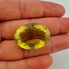 Quarzo Limone Naturale Taglio Ovale Sfaccettato a Mano Gemma Sciolta 32x23x16mm 66,20 Carati 1pz
