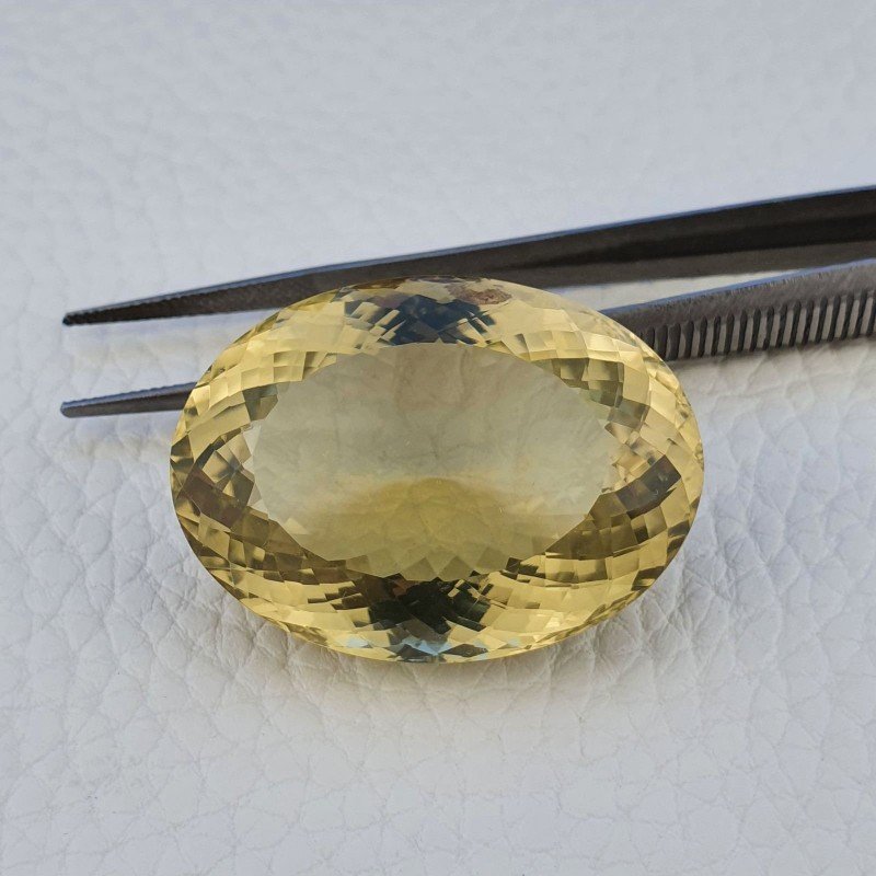 Quarzo Limone Naturale Taglio Ovale Sfaccettato a Mano Gemma Sciolta 36x26x16mm 86,90 Carati 1pz