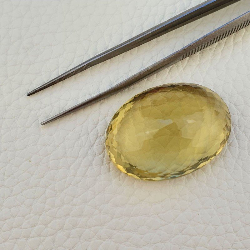 Quarzo Limone Naturale Taglio Ovale Sfaccettato a Mano Gemma Sciolta 36x26x16mm 86,90 Carati 1pz
