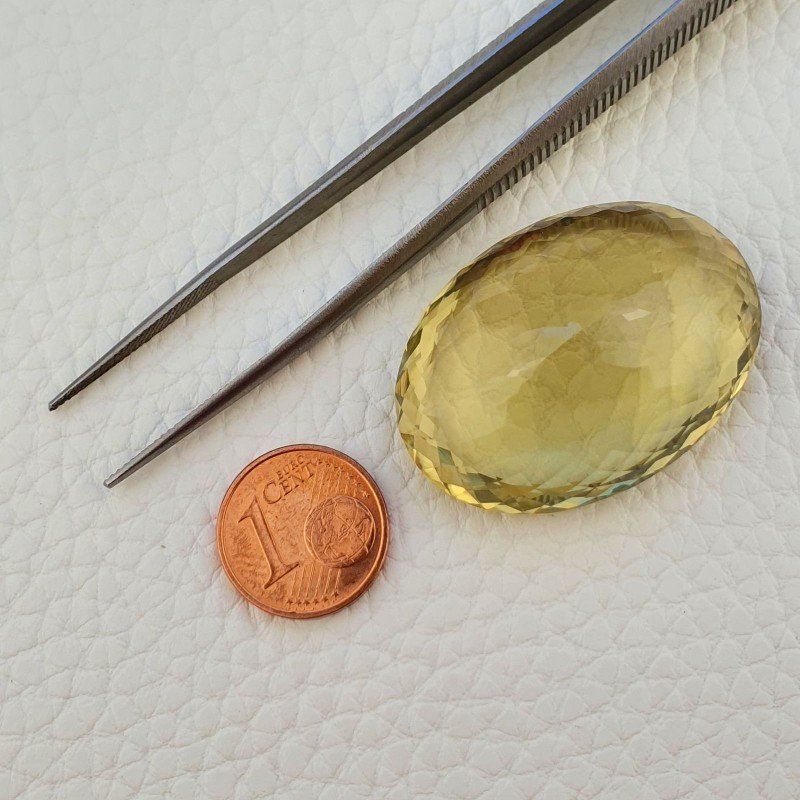 Quarzo Limone Naturale Taglio Ovale Sfaccettato a Mano Gemma Sciolta 36x26x16mm 86,90 Carati 1pz
