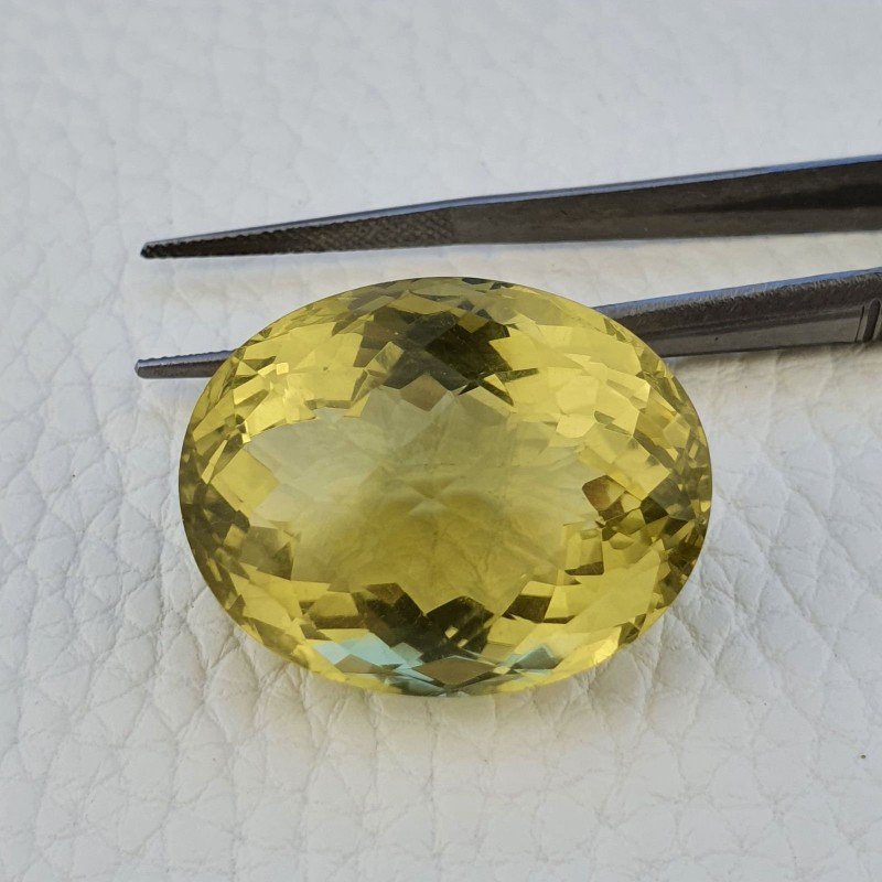 Quarzo Limone Naturale Taglio Ovale Sfaccettato a Mano Gemma Sciolta 28x22x16mm 60,30 Carati 1pz