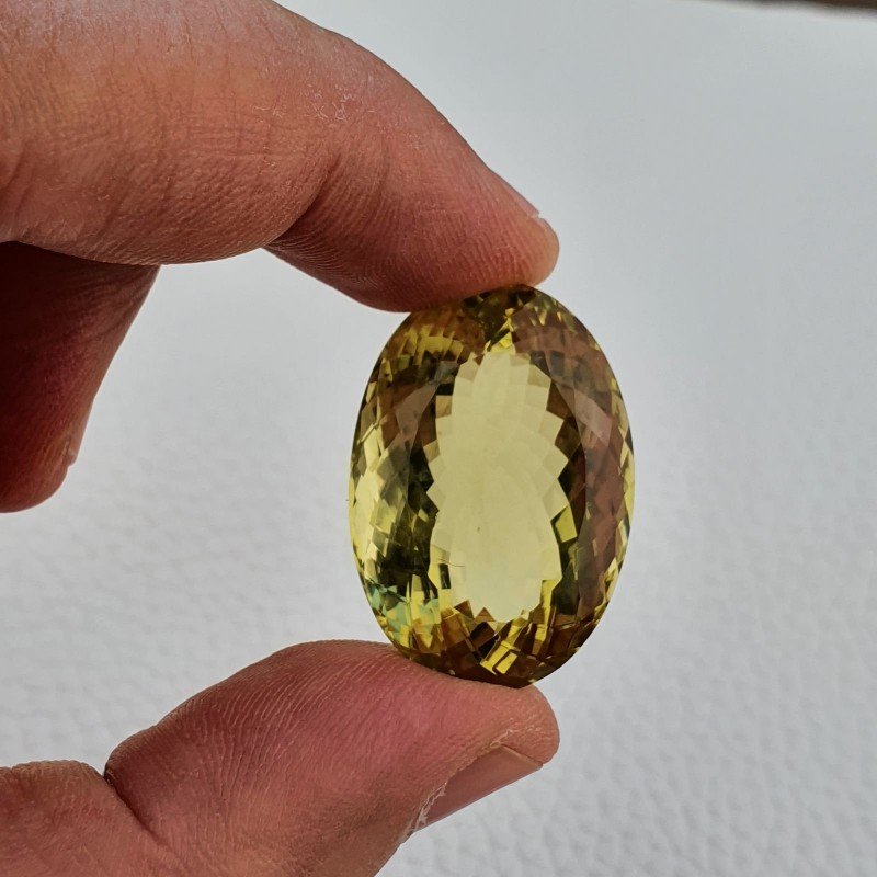 Quarzo Limone Naturale Taglio Ovale Sfaccettato a Mano Gemma Sciolta 31x22x14mm 57,50 Carati 1pz Quarzo Limone Naturale Taglio Ovale Sfaccettato a Mano Gemma Sciolta 31x22x14mm 57,50 Carati 1pz