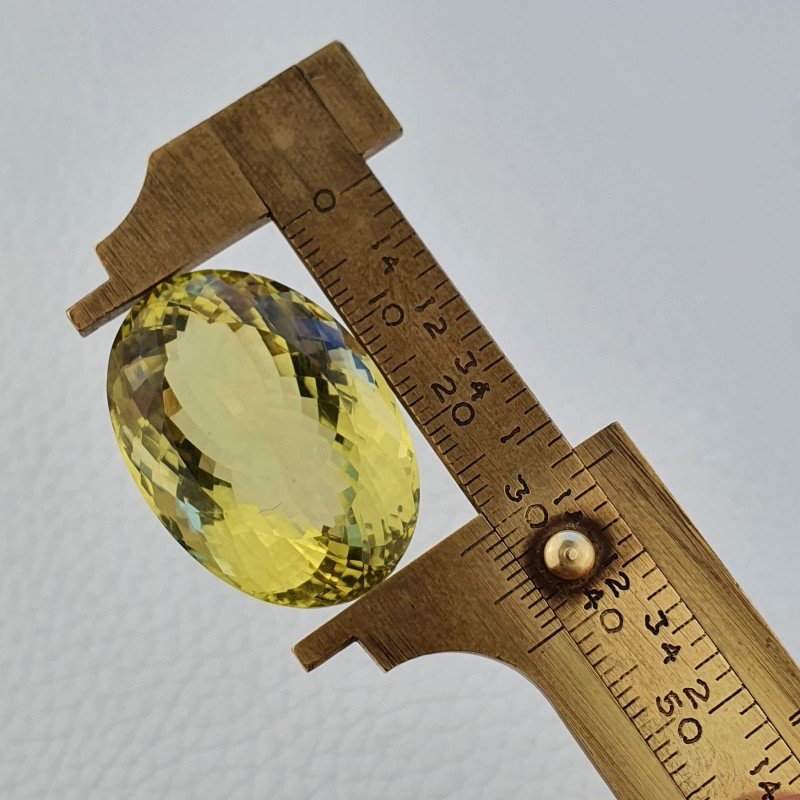 Quarzo Limone Naturale Taglio Ovale Sfaccettato a Mano Gemma Sciolta 31x22x14mm 57,50 Carati 1pz Quarzo Limone Naturale Taglio Ovale Sfaccettato a Mano Gemma Sciolta 31x22x14mm 57,50 Carati 1pz