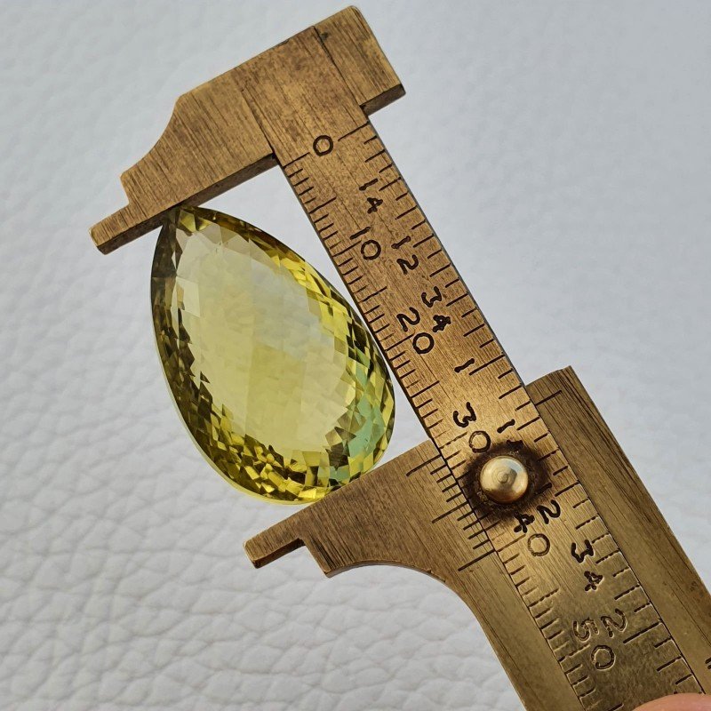Quarzo Limone Naturale Taglio Goccia Sfaccettato a Mano Gemma Sciolta 31X19X15mm 54,70 Carati 1pz Quarzo Limone Naturale Taglio Goccia Sfaccettato a Mano Gemma Sciolta 31X19X15mm 54,70 Carati 1pz