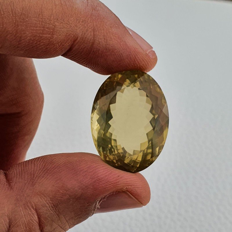 Quarzo Limone Naturale Taglio Ovale Sfaccettato a Mano Gemma Sciolta 26x19x13mm 39,60 Carati 1pz