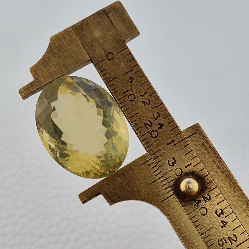 Quarzo Limone Naturale Taglio Ovale Sfaccettato a Mano Gemma Sciolta 26x19x13mm 39,60 Carati 1pz