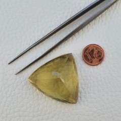 Quarzo Limone Naturale Taglio Trillion Sfaccettato a Mano Gemma Sciolta 36x36x19mm 129,35 Carati 1pz