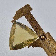 Quarzo Limone Naturale Taglio Trillion Sfaccettato a Mano Gemma Sciolta 36x36x19mm 129,35 Carati 1pz
