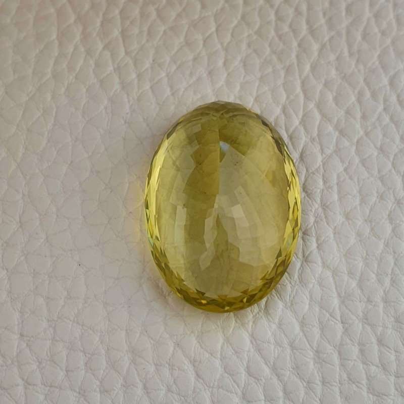 Quarzo Limone Naturale Taglio Ovale Sfaccettato a Mano Gemma Sciolta 32x22x13mm 59,20 Carati 1pz
