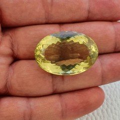 Quarzo Limone Naturale Taglio Ovale Sfaccettato a Mano Gemma Sciolta 32x22x13mm 59,20 Carati 1pz