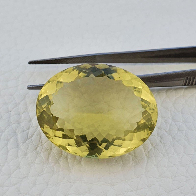 Quarzo Limone Naturale Taglio Ovale Sfaccettato a Mano Gemma Sciolta 30x24x12mm 54,70 Carati 1pz
