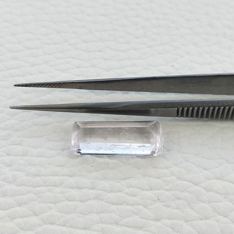 Kunzite Naturale Taglio Smeraldo Ottagono Sfaccettato a Mano Gemma Sciolta 9X21mm 10,60 Carati 1pz Kunzite Naturale Taglio Smeraldo Ottagono Sfaccettato a Mano Gemma Sciolta 9X21mm 10,60 Carati 1pz