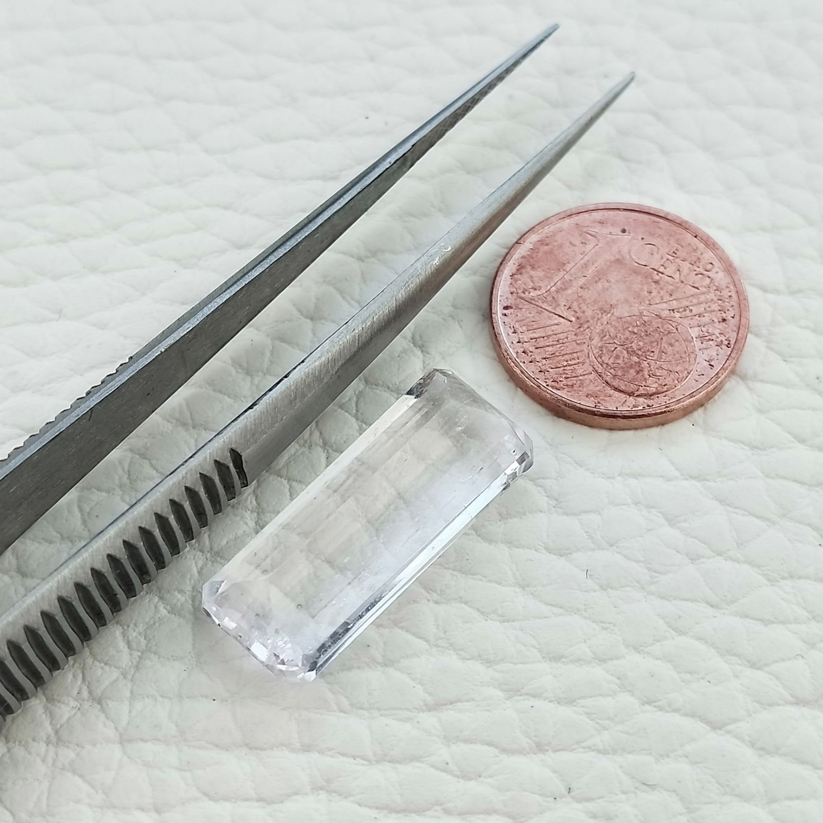 Kunzite Naturale Taglio Smeraldo Ottagono Sfaccettato a Mano Gemma Sciolta 9X21mm 10,60 Carati 1pz