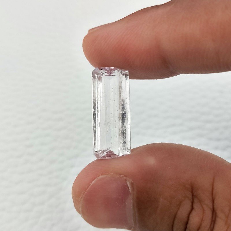 Kunzite Naturale Taglio Smeraldo Ottagono Sfaccettato a Mano Gemma Sciolta 9X21mm 10,60 Carati 1pz Kunzite Naturale Taglio Smeraldo Ottagono Sfaccettato a Mano Gemma Sciolta 9X21mm 10,60 Carati 1pz