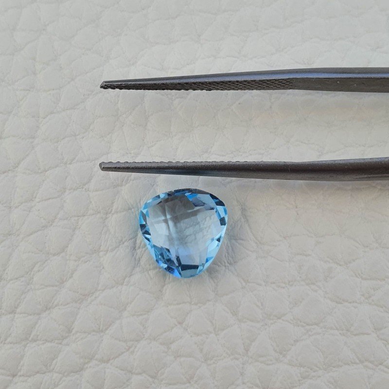 Topazio Azzurro Blu Svizzero Taglio Trillione Piatto Briollette Sfacettata Fatto a Mano 9X9X4mm 2,90 Carati 1pz