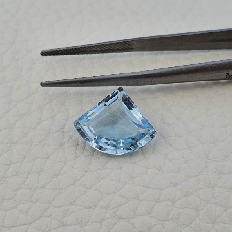 Topazio Azzurro Blu Svizzero Taglio Triangolo Fantasia Sfacettata Fatto a Mano 16X13X6mm 7,50 Carati 1pz