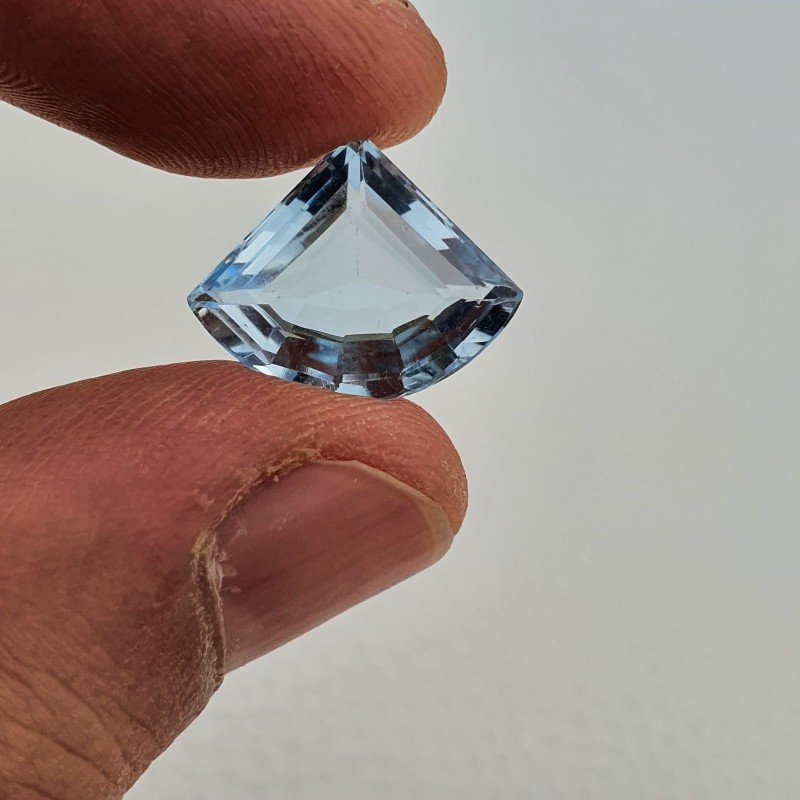 Topazio Azzurro Blu Svizzero Taglio Triangolo Fantasia Sfacettata Fatto a Mano 16X13X6mm 7,50 Carati 1pz