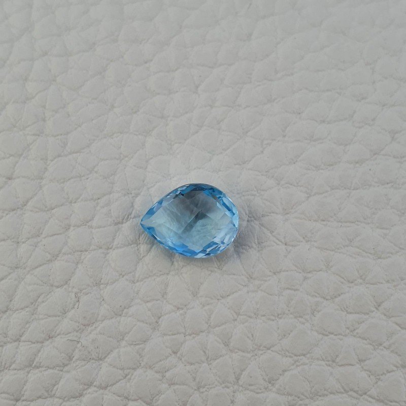 Briolette di Topazio Azzurro Blu Svizzero, Taglio Goccia Piatto, Sfaccettata a Mano, 8x11 mm