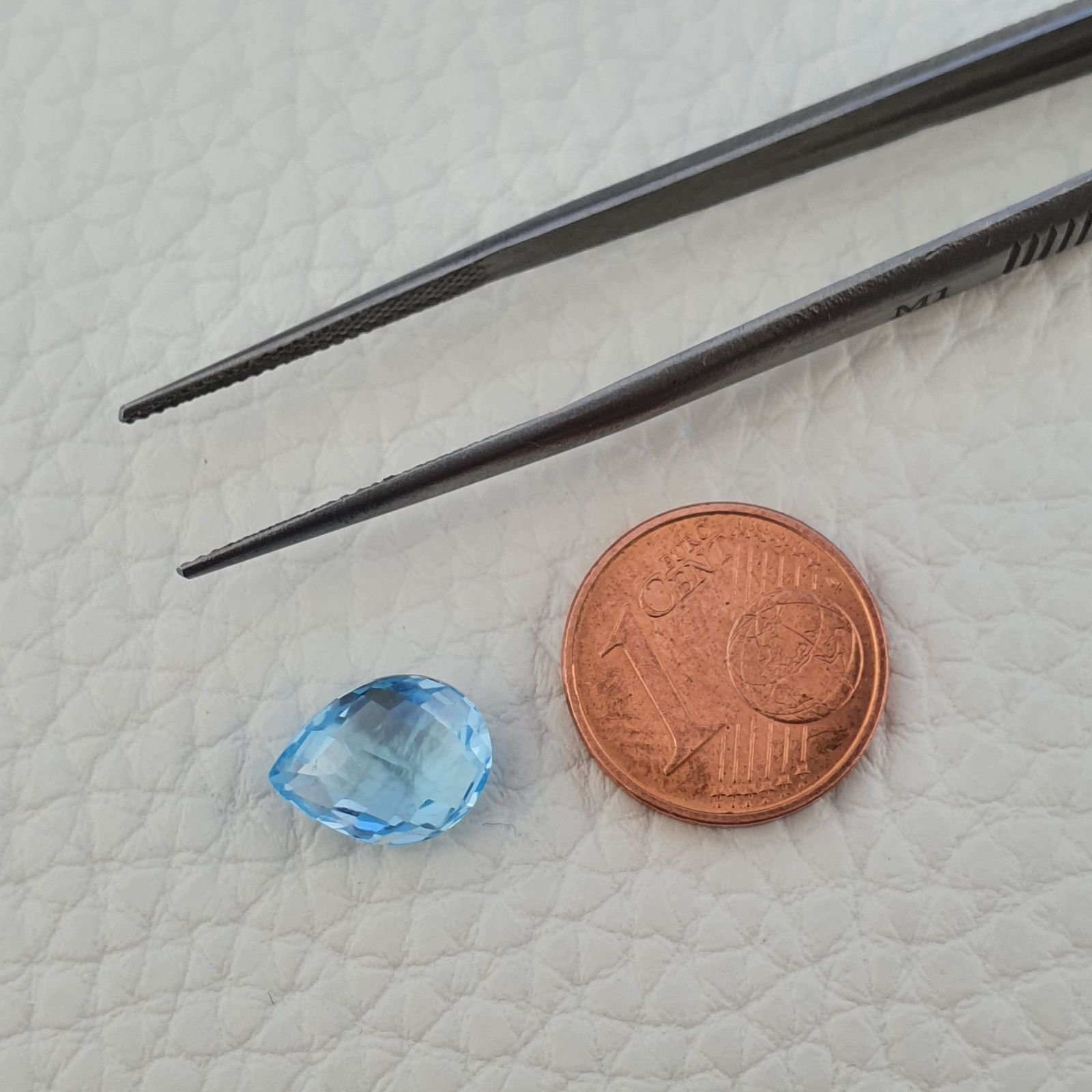 Topazio Azzurro Blu Svizzero Taglio Goccia Piatto Briollette Sfacettata Fatto a Mano 8x11mm 1pz