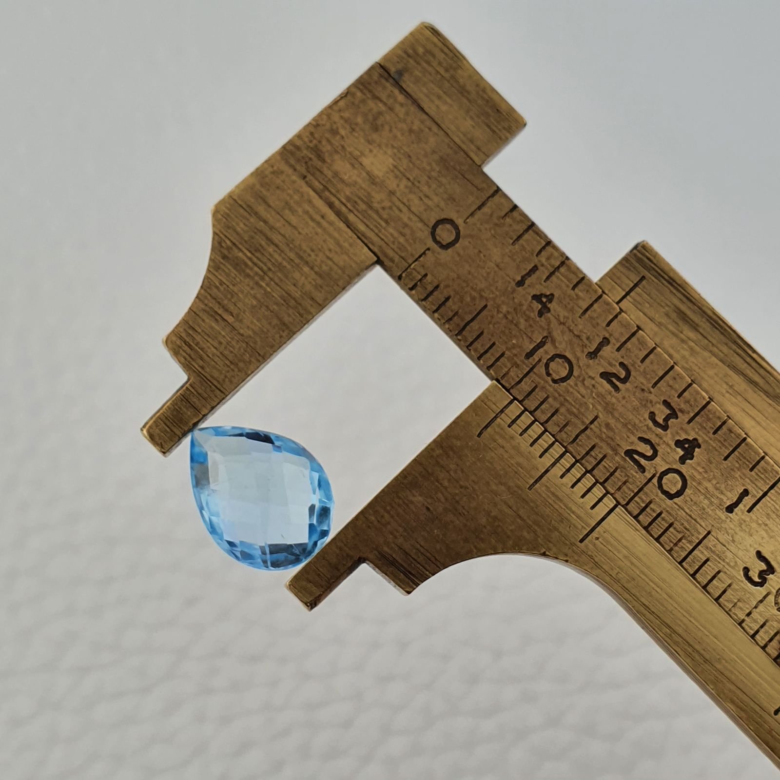 Topazio Azzurro Blu Svizzero Taglio Goccia Piatto Briollette Sfacettata Fatto a Mano 8x11mm 1pz