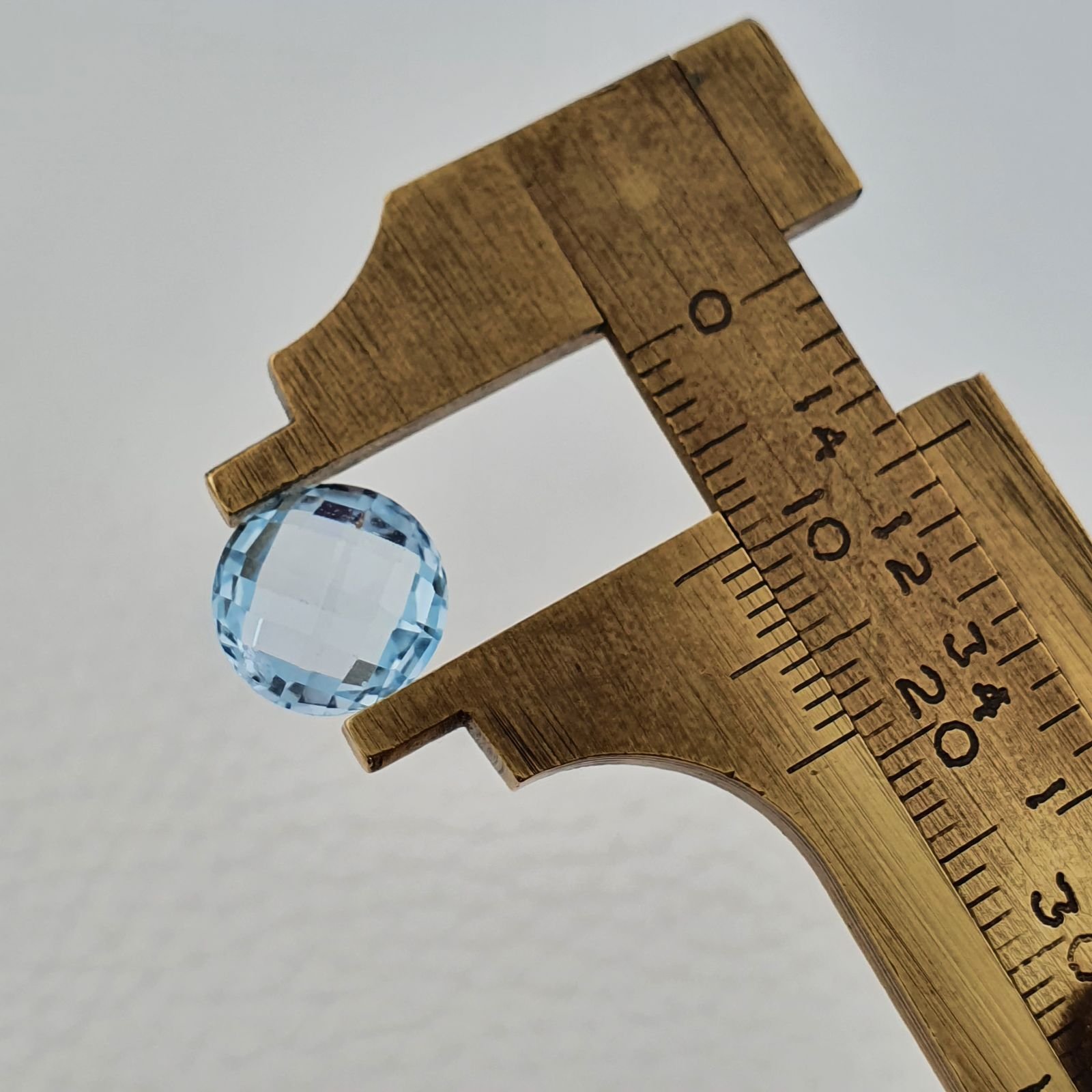 Topazio Azzurro Blu Svizzero Taglio Tondo Piatto Briollette Sfacettata Fatto a Mano 10mm 1pz