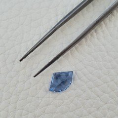 Topazio Azzurro Blu Svizzero Taglio Triangolo Fantasia Sfacettata Fatto a Mano 12X8X5mm 3,05 Carati 1pz